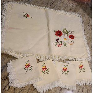 Vintage 4 Placemats & 4 Napkins Embroidered Yellow Red Flowers Fringe